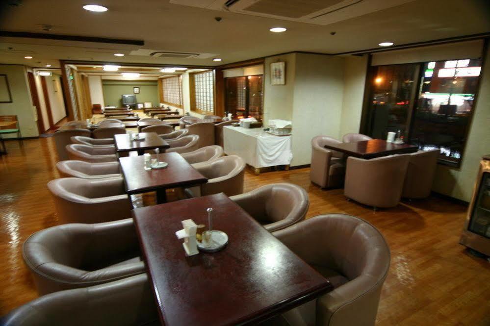 Hotel Maruki Naha Esterno foto